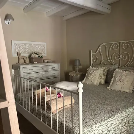 Cascina Burroni Semesterbostad *